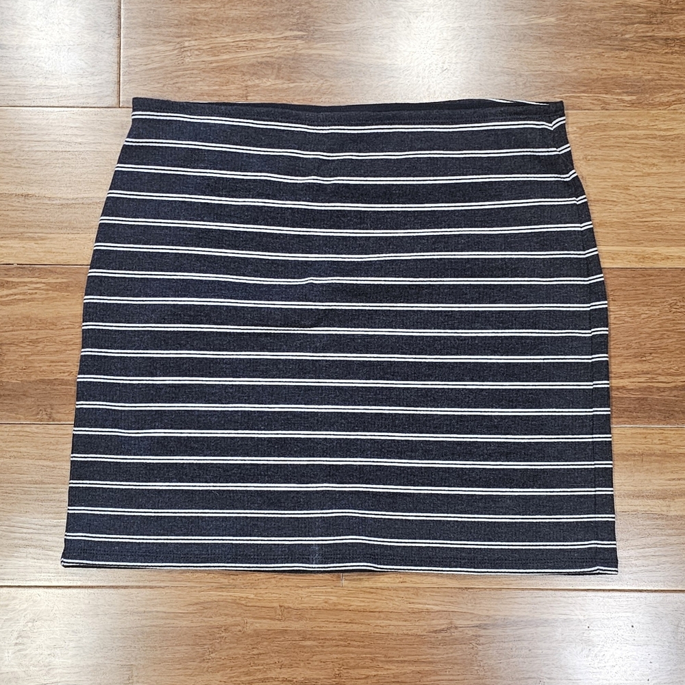 Hollister Gray and White Striped Knit Pencil Skirt